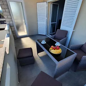 Crni Apartment